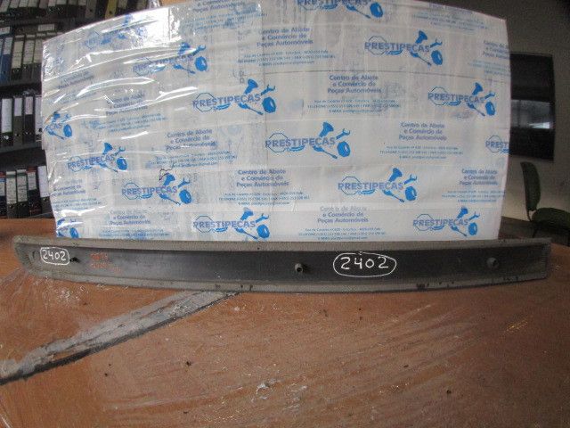 Friso da porta trás esquerdo TOYOTA Avensis Liftback (_T22_)