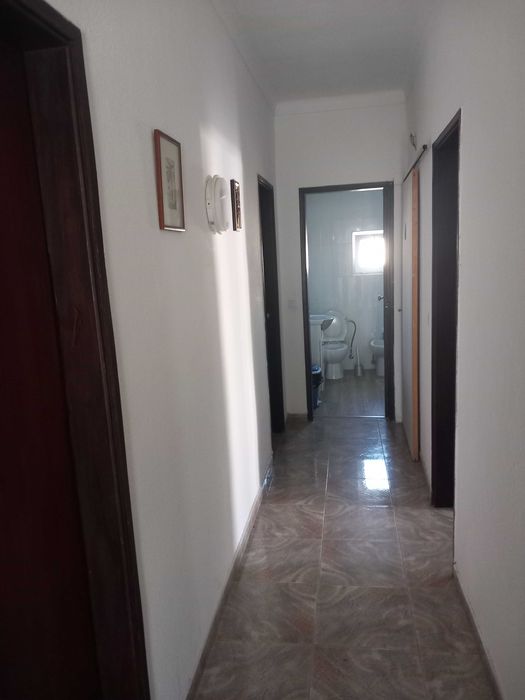 Quarto Amplo Individual em Almada em Vale Fetal