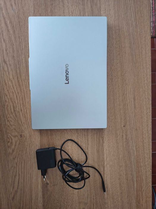 Portátil LENOVO slam 5