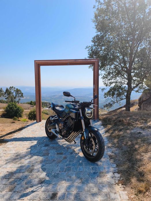 Honda CB650R E-Clutch 2025 | Verde | 8.500 km