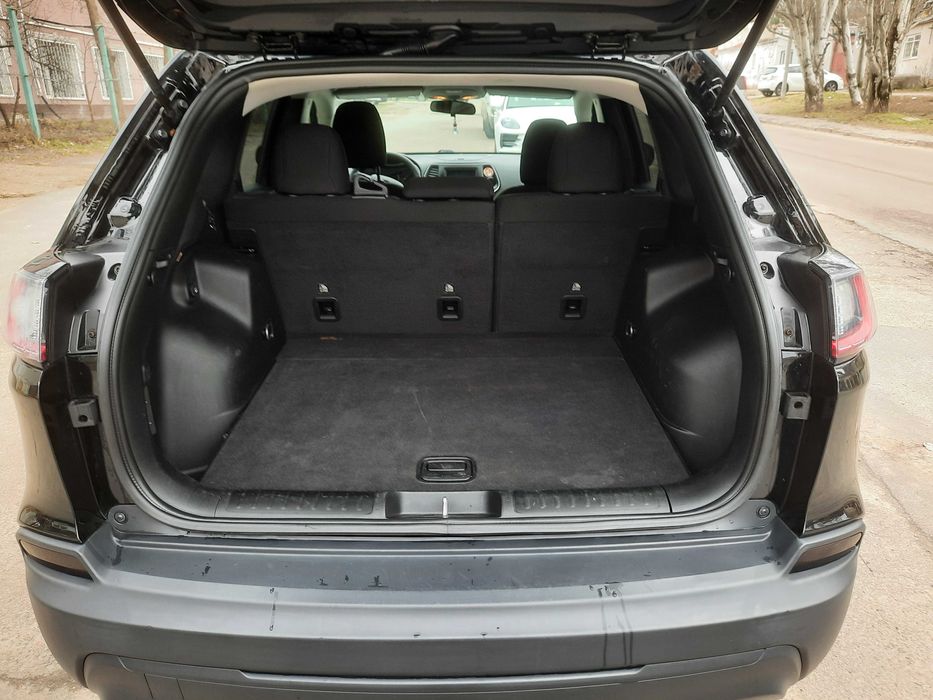 Jeep Cherocee 2018 г.в. Автомат 9-ти ступенчатый: 13 700 $ - Jeep