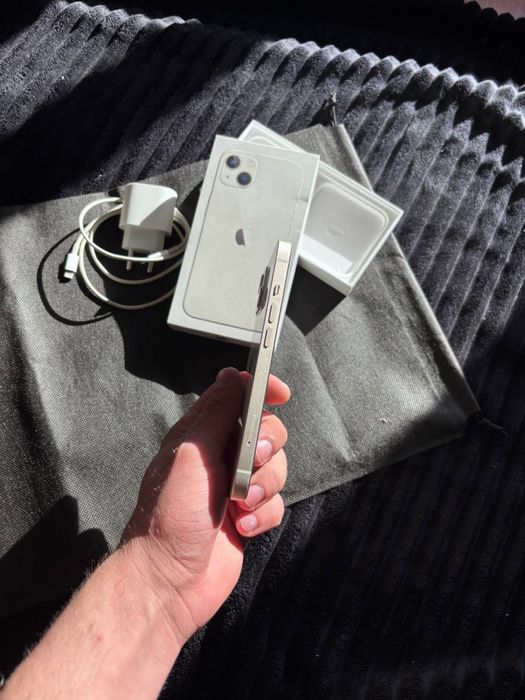 iPhone 13 128GB White / Starlight