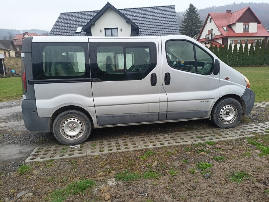 Renault Trafic 8 osobowy 1.9dci Vivaro primastar