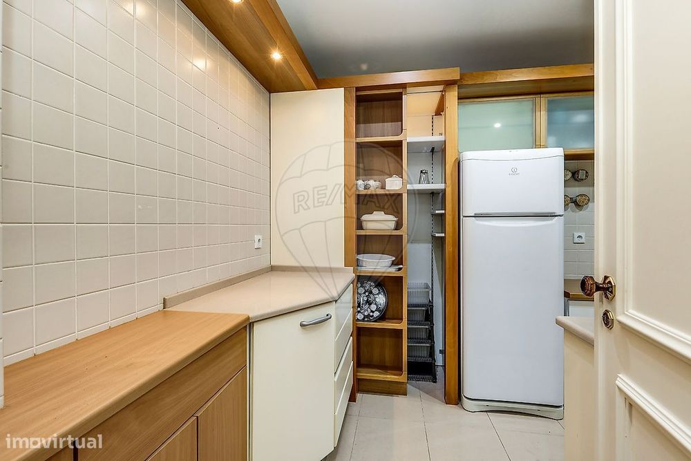 Apartamento T4 para arrendamento