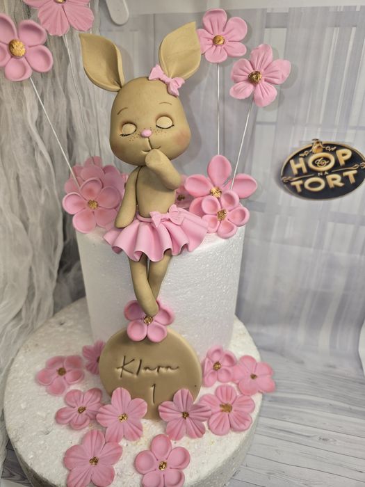 Króliczek zajączek z masy cukrowej miś na tort na roczek figurki