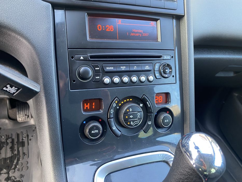 Автомобіль peugeot 5008