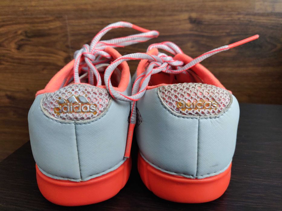 Adidas training  яркие кроссовки р .40,5 стелька 25,5 см. серые