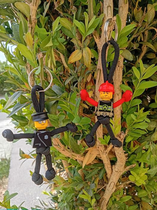 Porta-chaves Boneco Bombeiro ou Polícia em Paracord