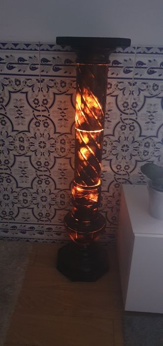 Coluna de Mármore com luz