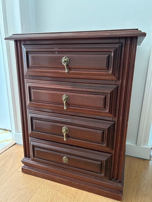 Mesinha cabeceira em madeira