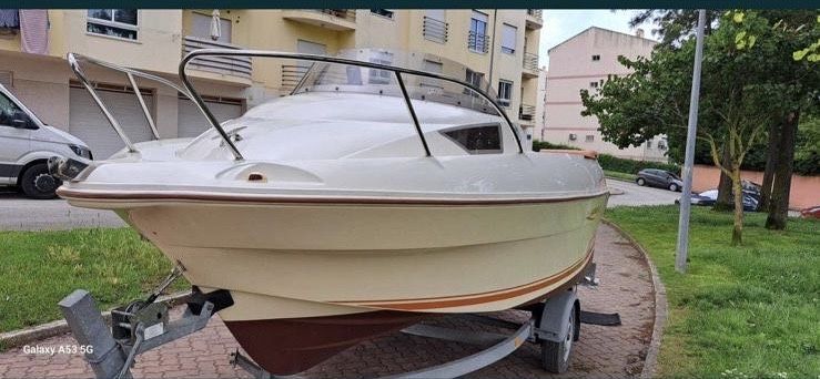 Quicksilver 470 – Como Novo (nem sem 100h) – Mercury 50cv 4T + Reboque + Palamenta Classe 5