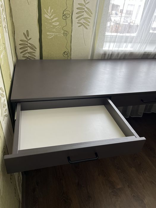 Робочий письмовий стіл