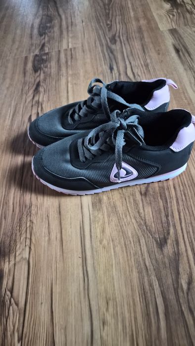 Buty sportowe  adidaski r. 34. Nie używane