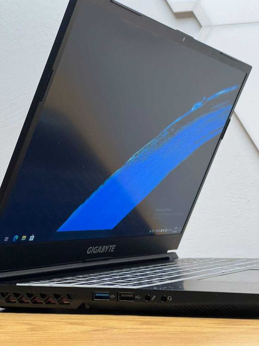 Ноутбук Gigabyte G5 KF 15.6\ i5-12500H \ 16GB \ RTX 4060 \ 512GB