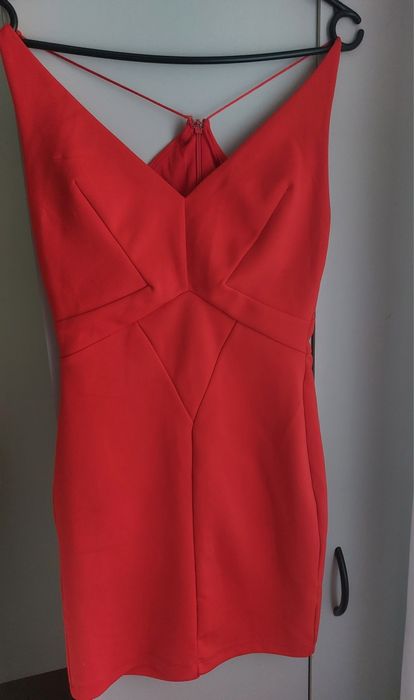 Elegancka czerwona sukienka