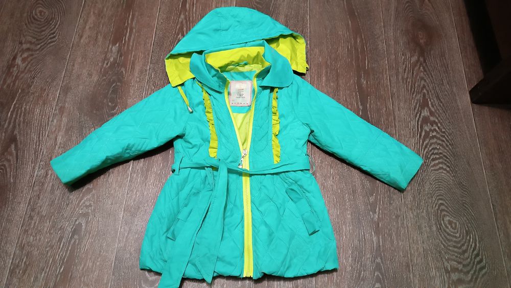 Вітровкадитяча на дівчинку зелена з поясков