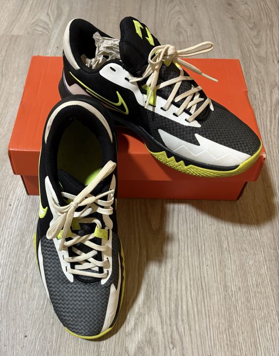 Tenis Nike praticamento novos