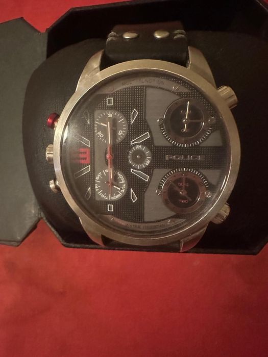 Relógio Police semi-novo