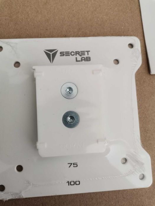 Пластина для крепления монитора Secretlab VESA 75 x 75мм  100 x 100мм
