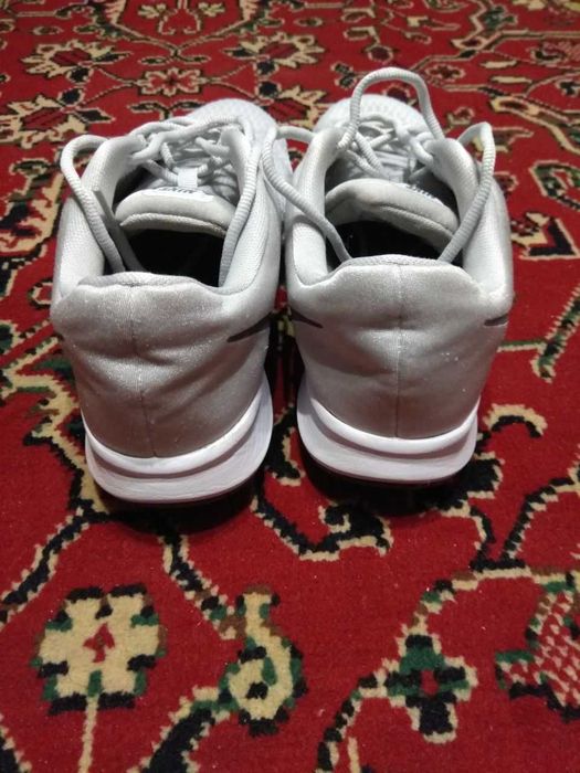 кросівки фірмові Nike