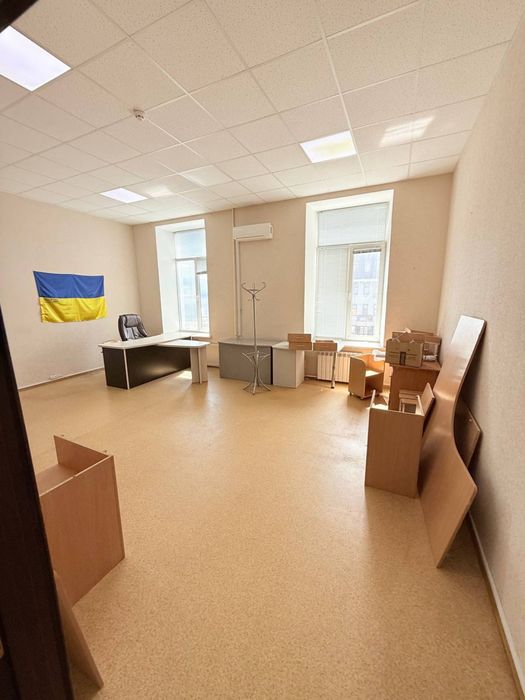 Здам офіс в 3 хвилинах від  метро Площа Конституції