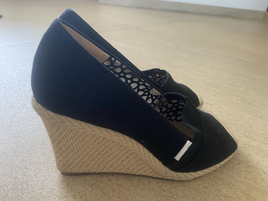 Czarne espadryle na koturnie