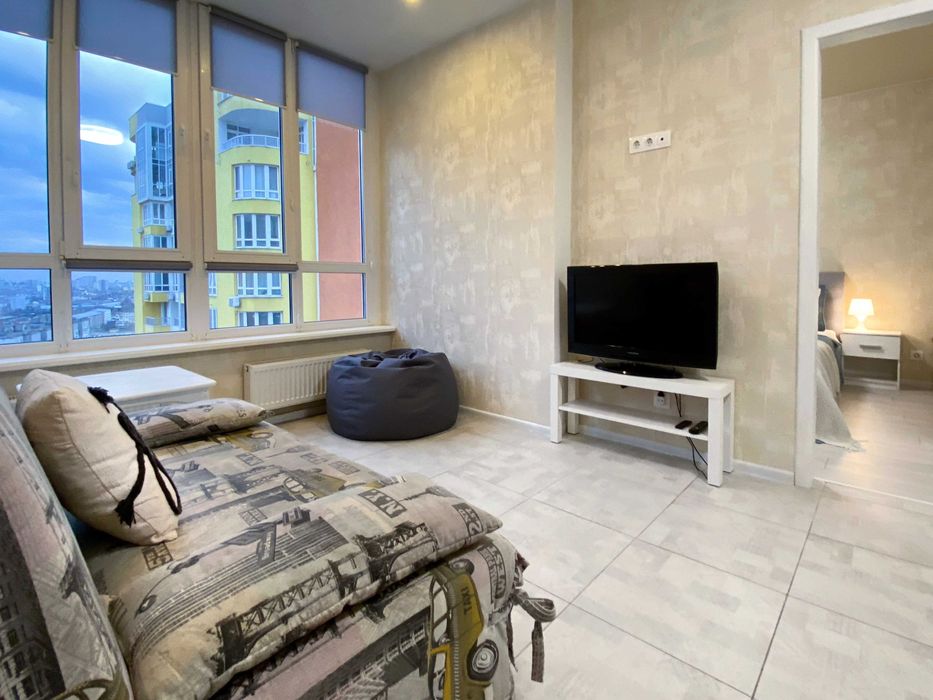 Затишна 1к квартира МВЦ Лівобережна/Левобережная, ЖК Каховська