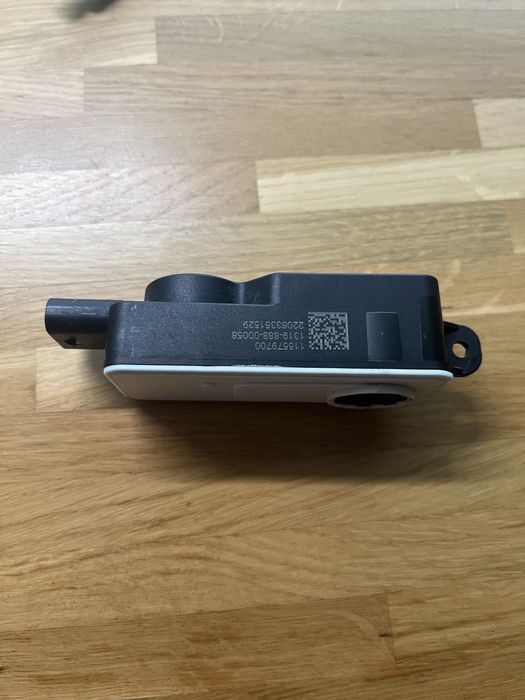 Моторчик повітрозабірника (люверси) Tesla model 3/Y