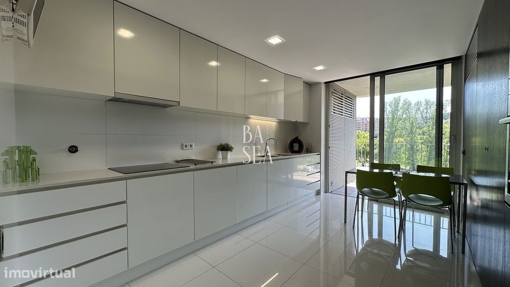 Apartamento T3 com garagem box para 2 carros em Real Braga