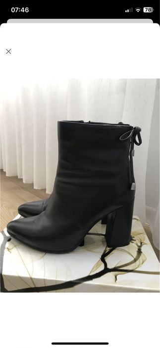 Шкіряні демисезонні чобітки.