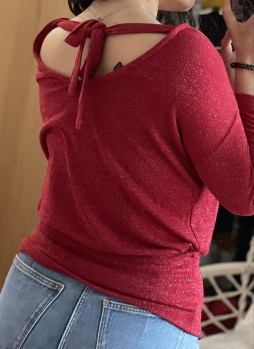 Camsiola vermelha com laço nas costas