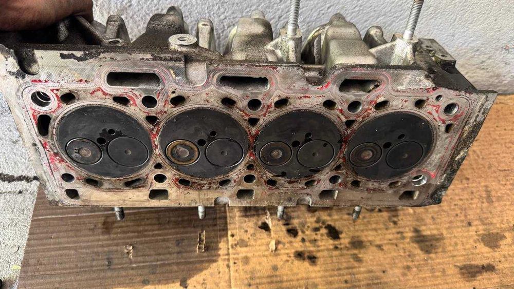 Головка блока двигуна K9K636 Nissan Renault. ГБЦ