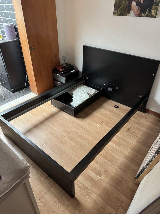 Cama ikea malm com duas gavetas