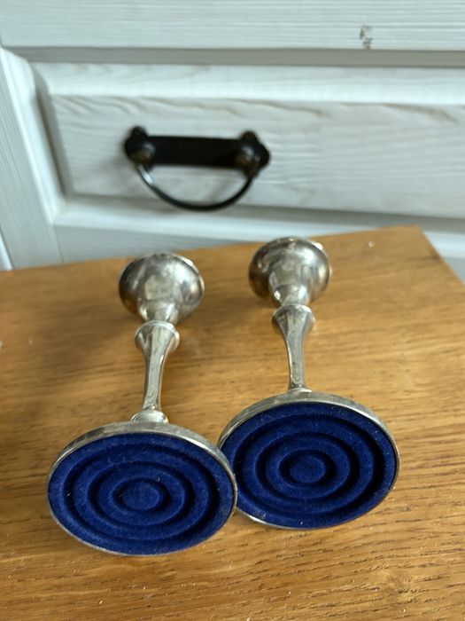 Para świeczników platerowanych srebrem  styl klasyczny