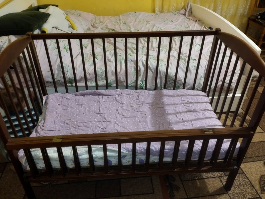 Дитяче ліжечко з шухлядою постіль