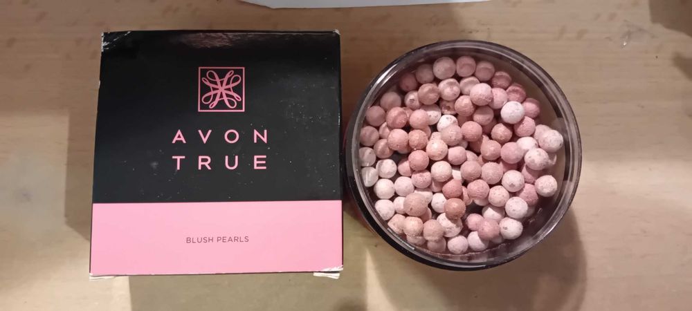 Róż w perełkach True z Avon!