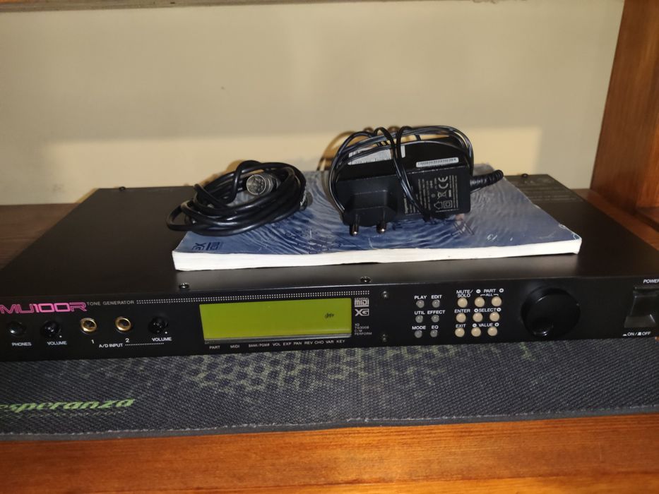 Yamaha MU100R- звуковий модуль з двигуном  VL70