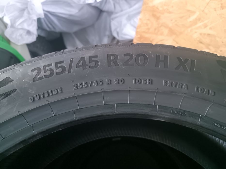 Komplet opon 255/45R20 Continental