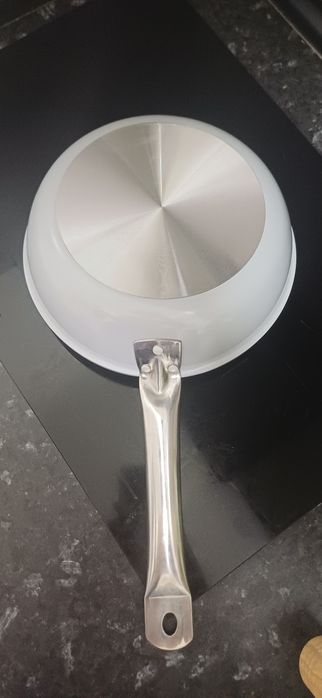 Frigideiras Metro 24cm e 28cm Novas. Aptas para fogão a gás, elétrico e ceramico