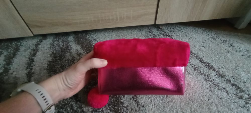 Różowa kosmetyczka