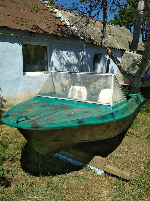 Лодка Крым в хорошем состояние !