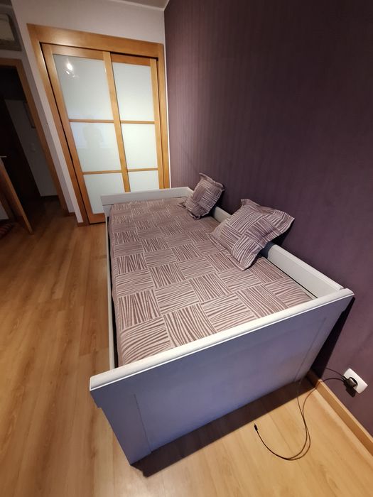 Vendo cama individual com 2 gavetões