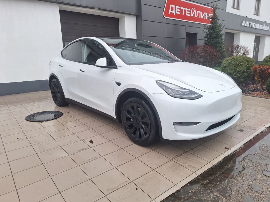 Tesla model Y 2021