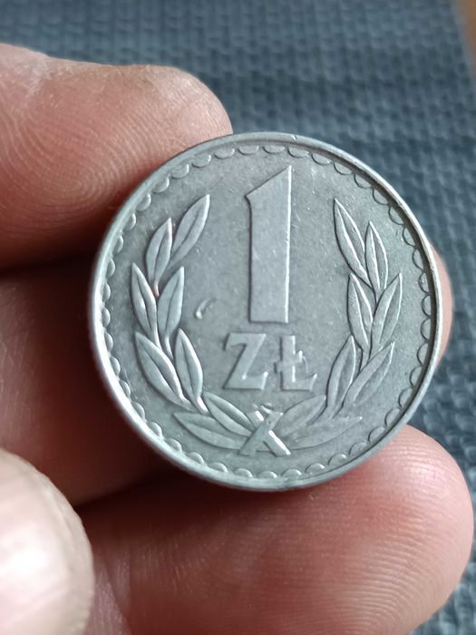 Sprzedam monetę 1 zloty 1983 rok skretka
