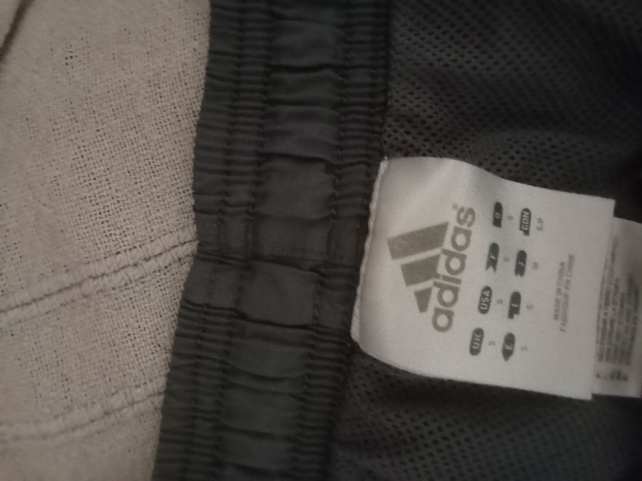 Calças desporto adidas cinzentas