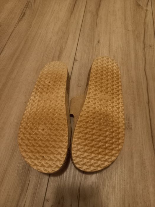 Klapki bezowe rozmiar 40