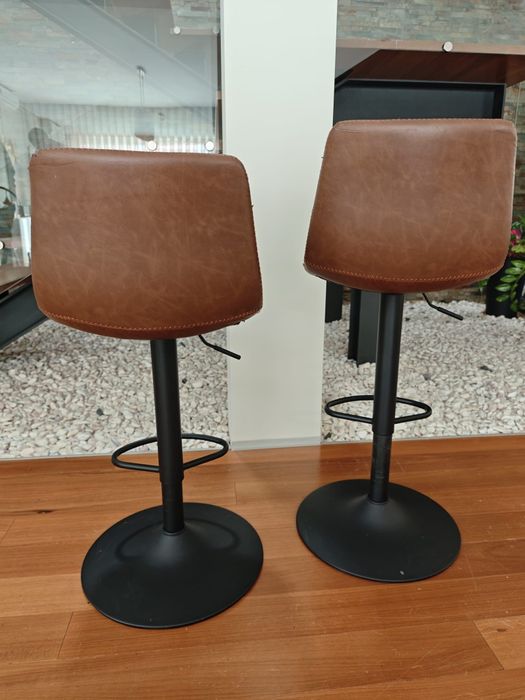 Conjunto de bancos de balcão