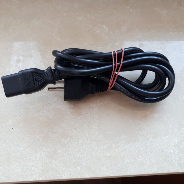 Kabel zasilajacy np. do komputera, telewizora, monitora czy drukarki.