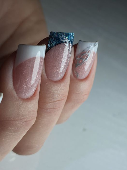 Курси Манікюру та Нарощування нігтів