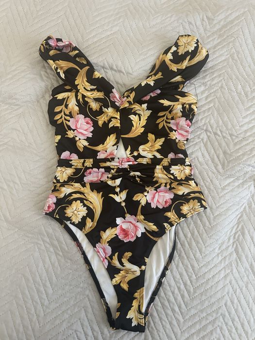 Цельный купальник в стиле versace